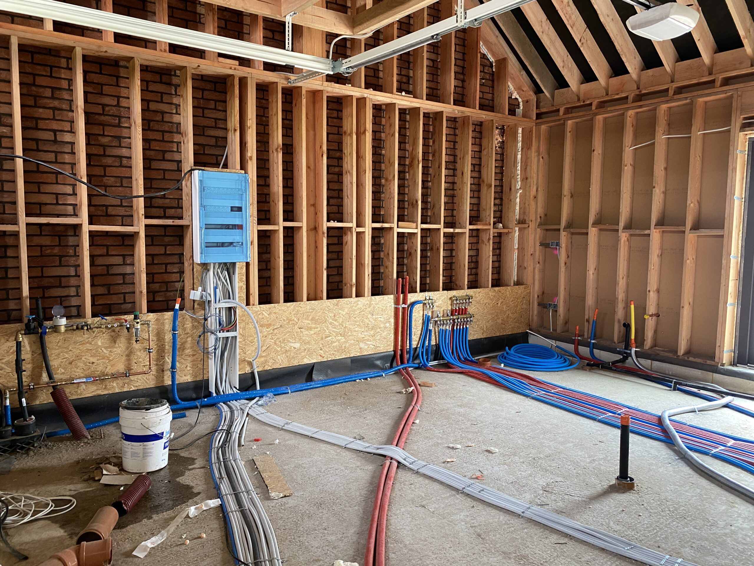 Chantier d'installation technique (chauffage, plomberie, électricité) par Entreprises Wauters en Brabant wallon
